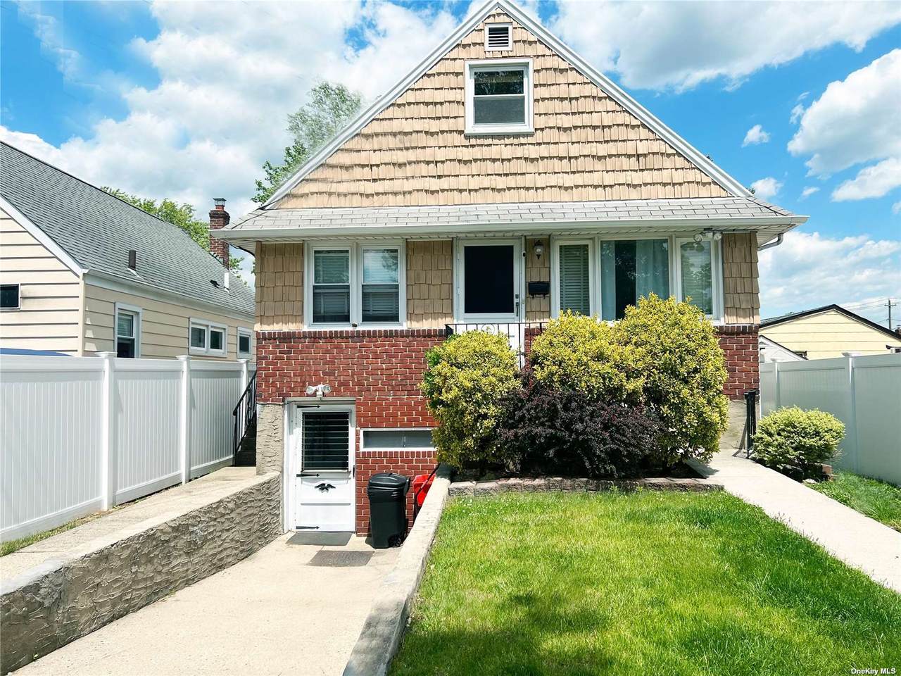 594 Fenworth Boulevard - Photo 1
