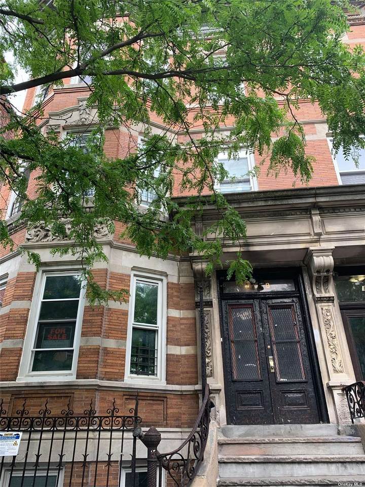 1750 Topping Avenue - Photo 1