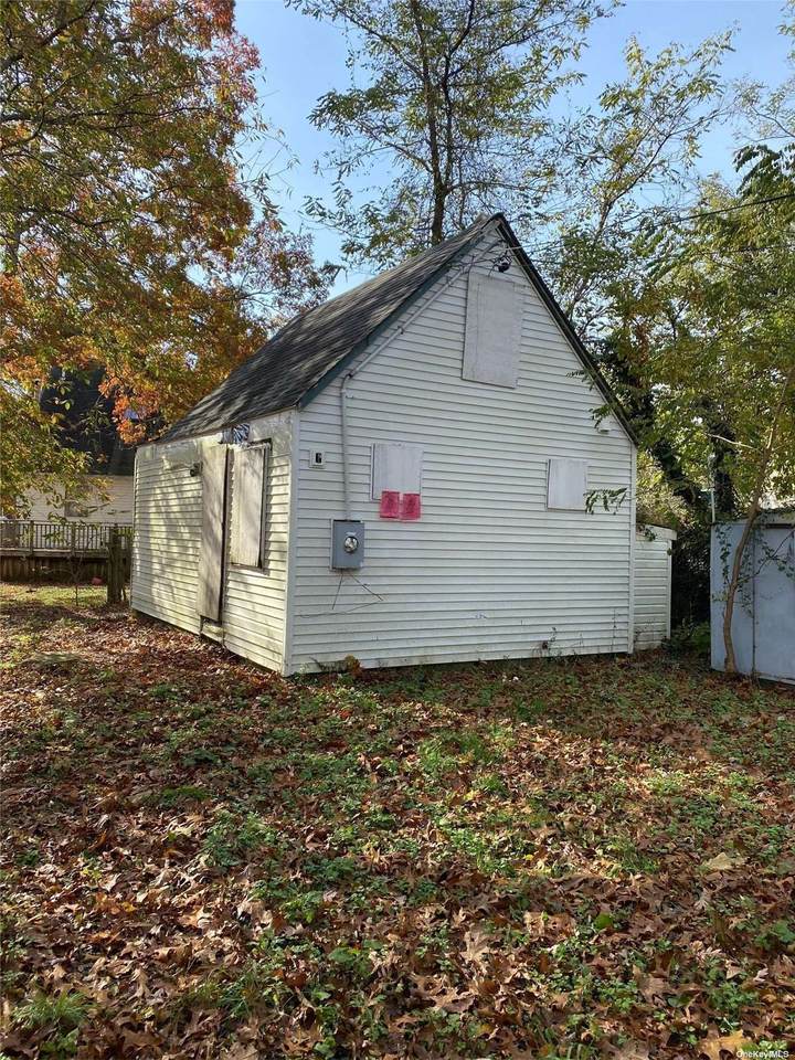 100 Wavecrest Drive - Photo 1