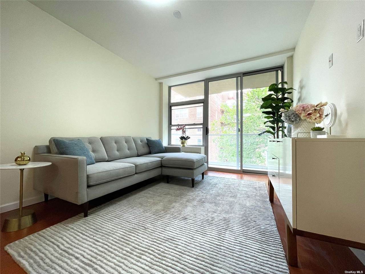 144-69 Barclay Avenue - Photo 1