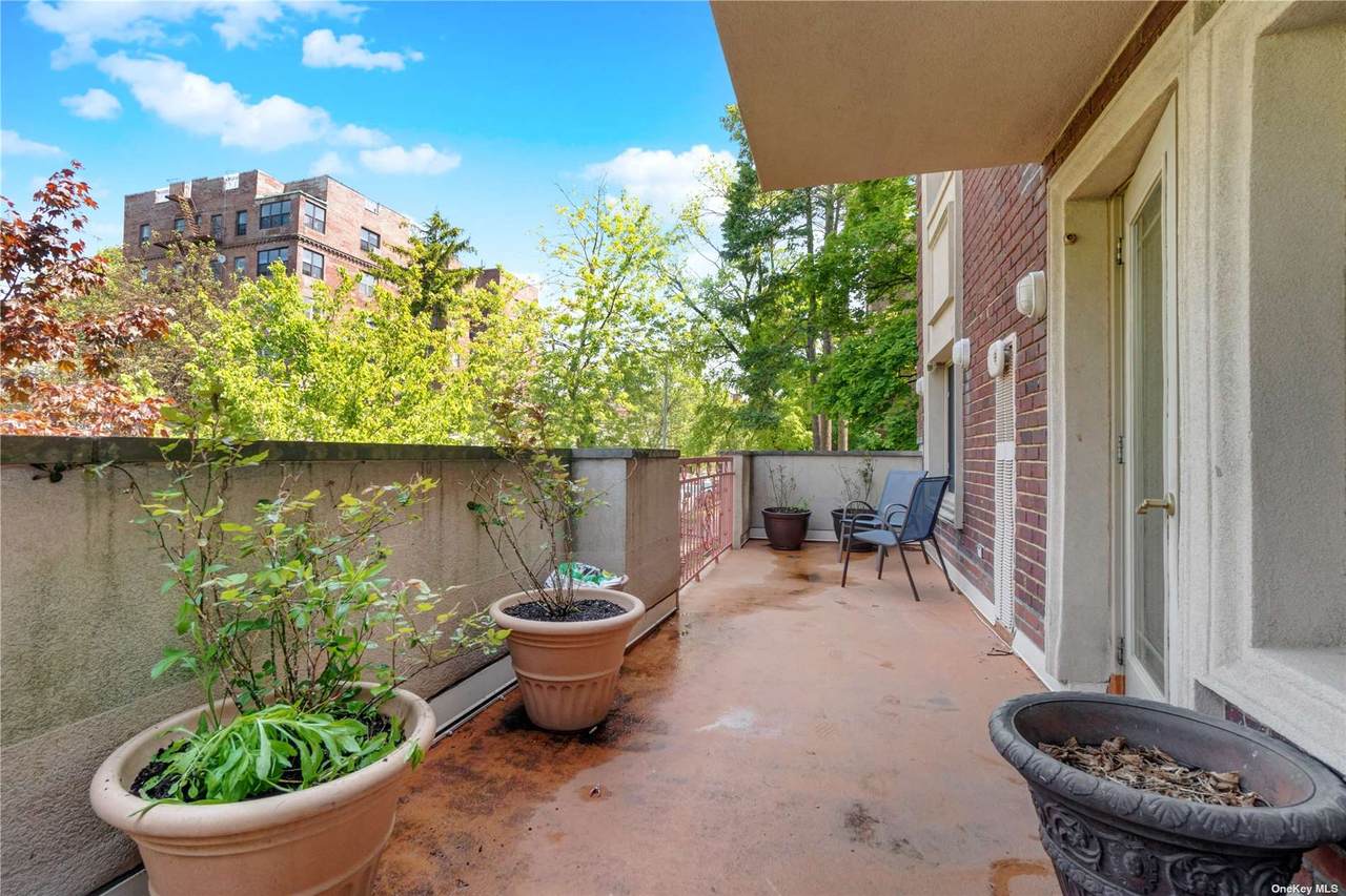 17012 Highland Ave - Photo 1