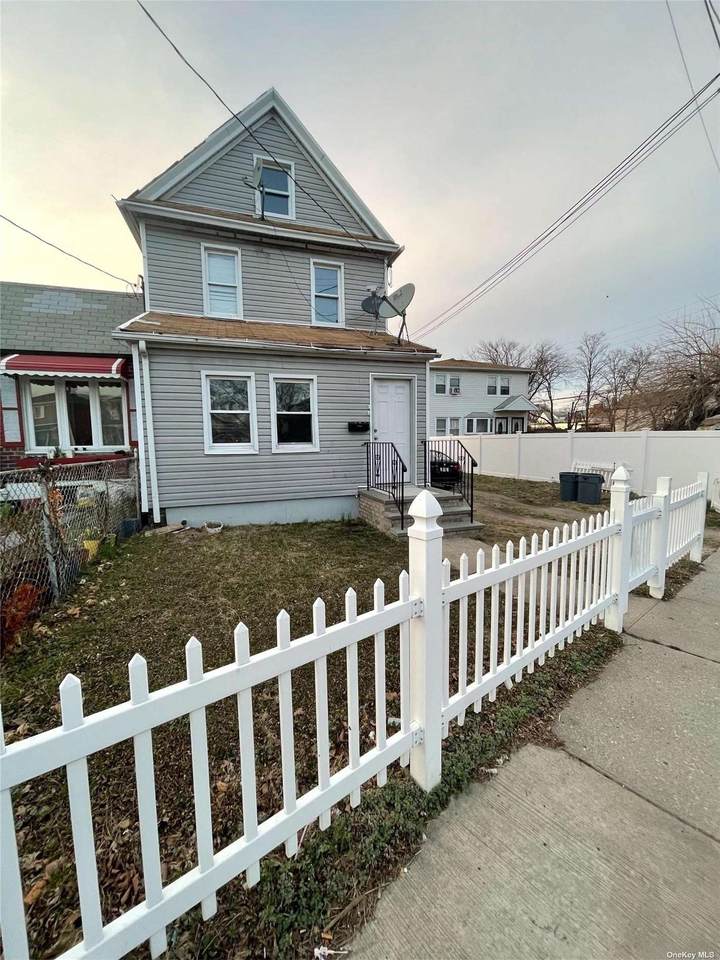 158-13 Linden Blvd - Photo 1