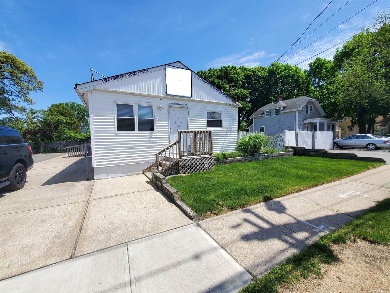 205 Ronkonkoma Avenue - Photo 1