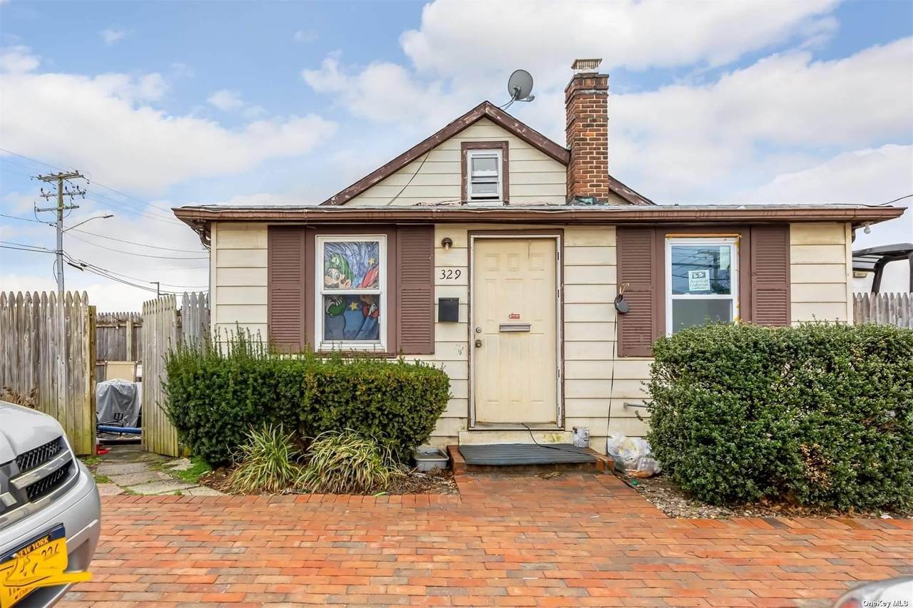 329,331 W John St - Photo 1