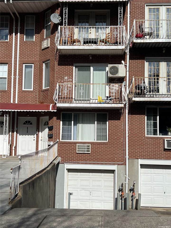 83-31 Talbot Street - Photo 1
