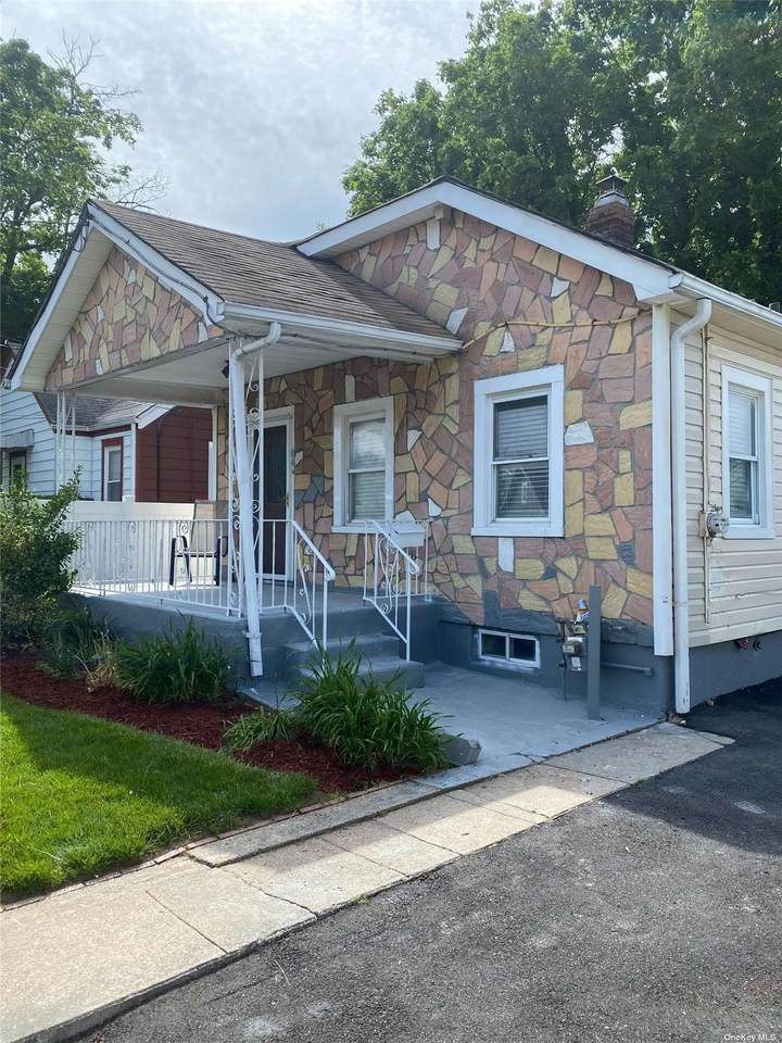 1044 Adams Street - Photo 1