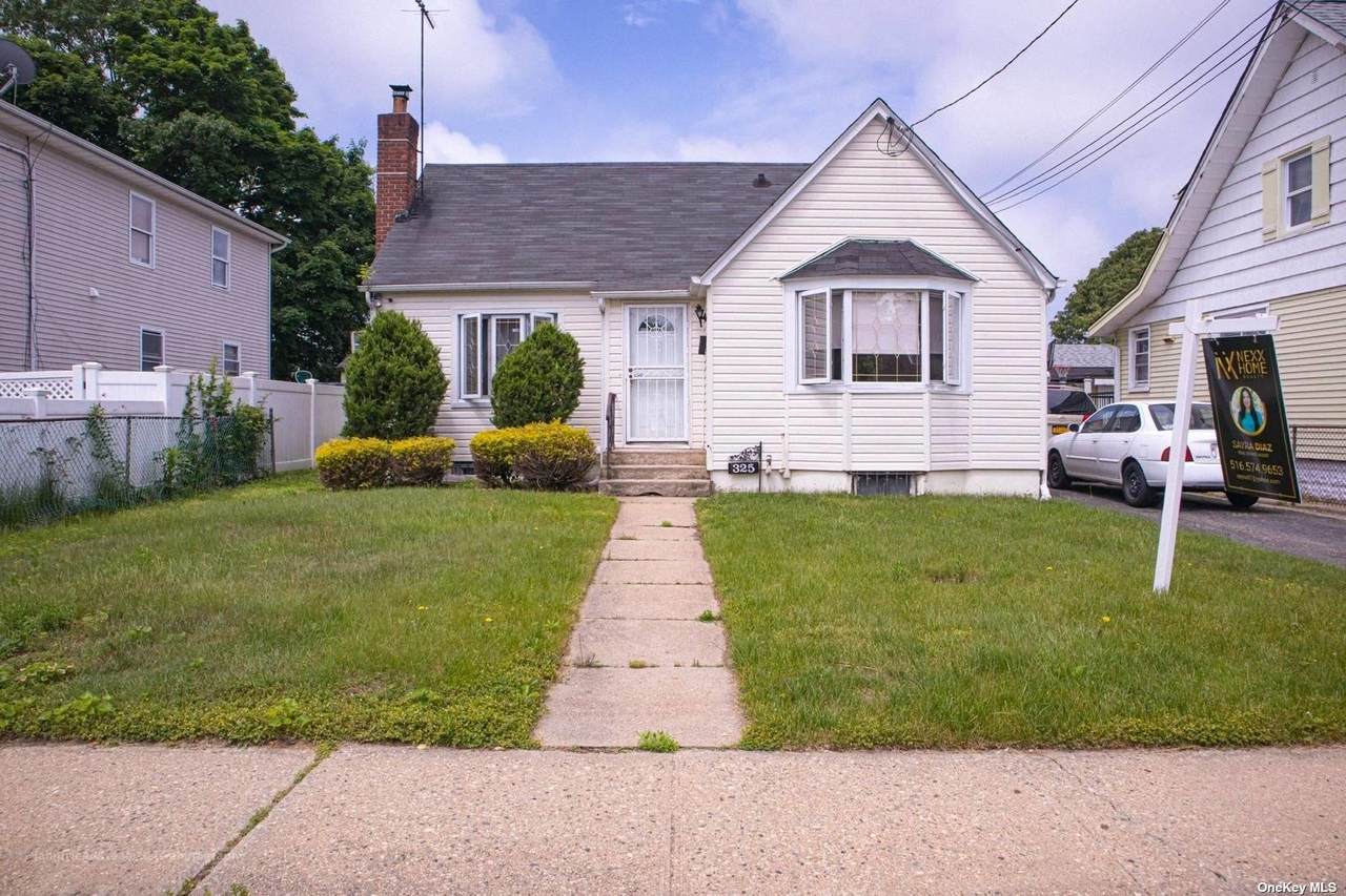 325 Pennsylvania Avenue - Photo 1