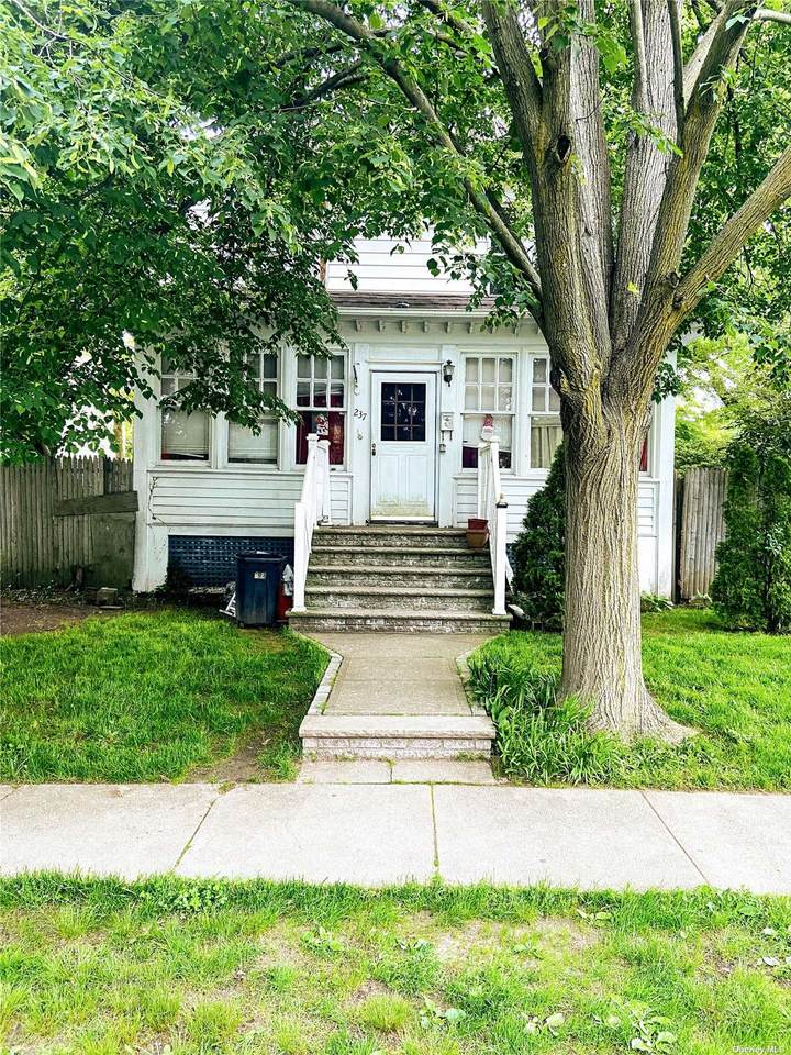 237 Linden Avenue - Photo 1