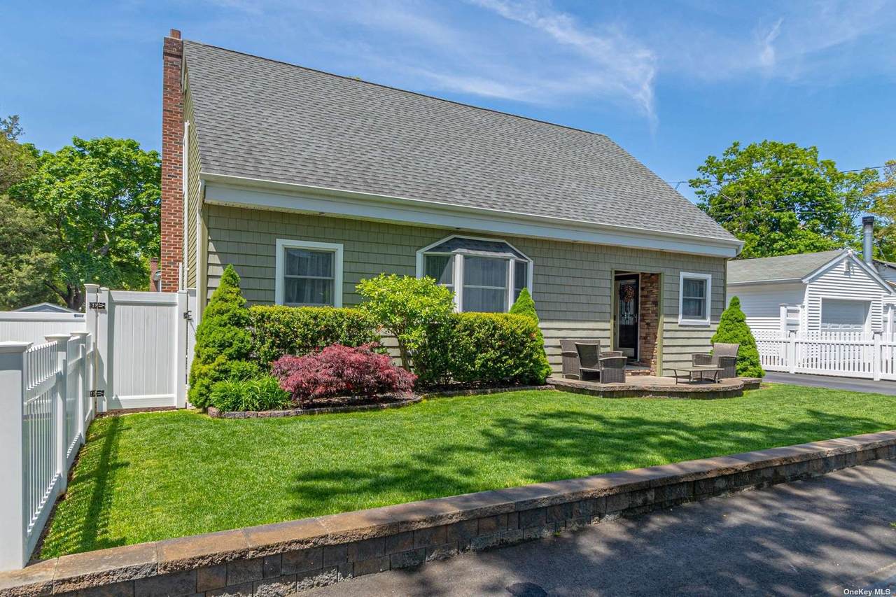 136 Holbrook Street - Photo 1