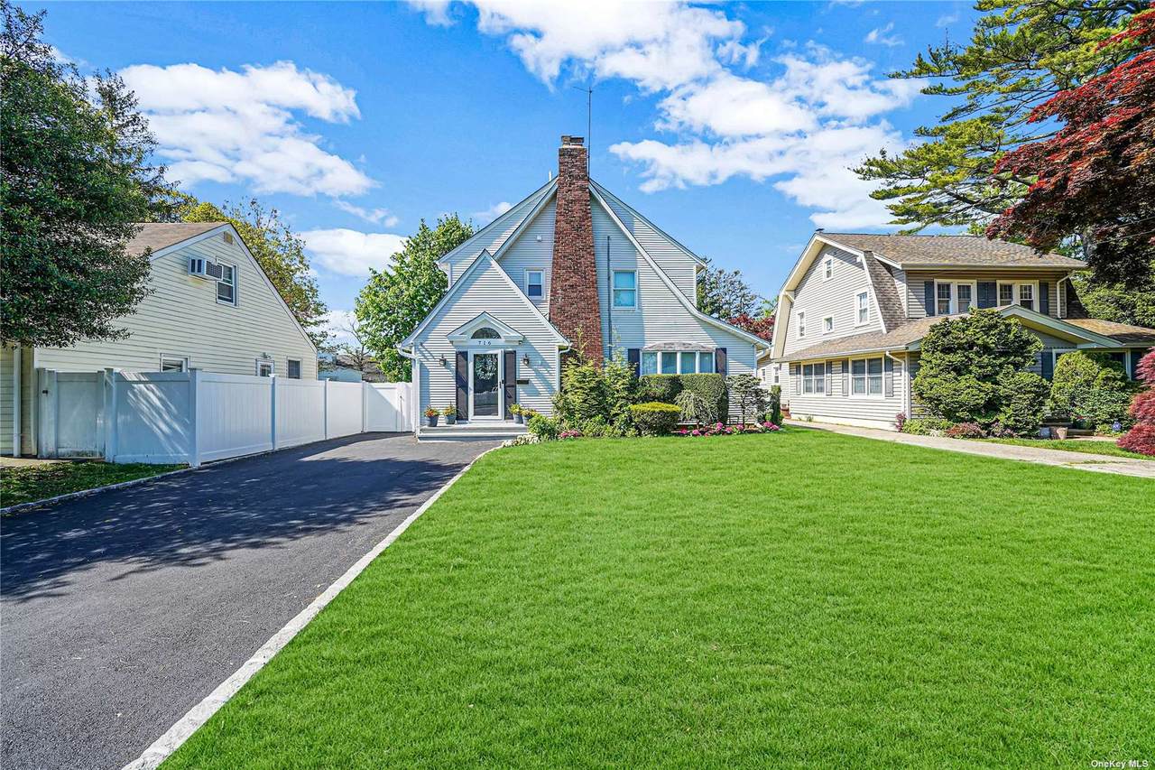 716 Scranton Avenue - Photo 1