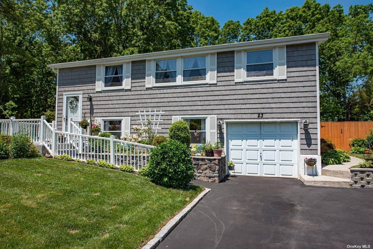 23 Mayflower Lane - Photo 1