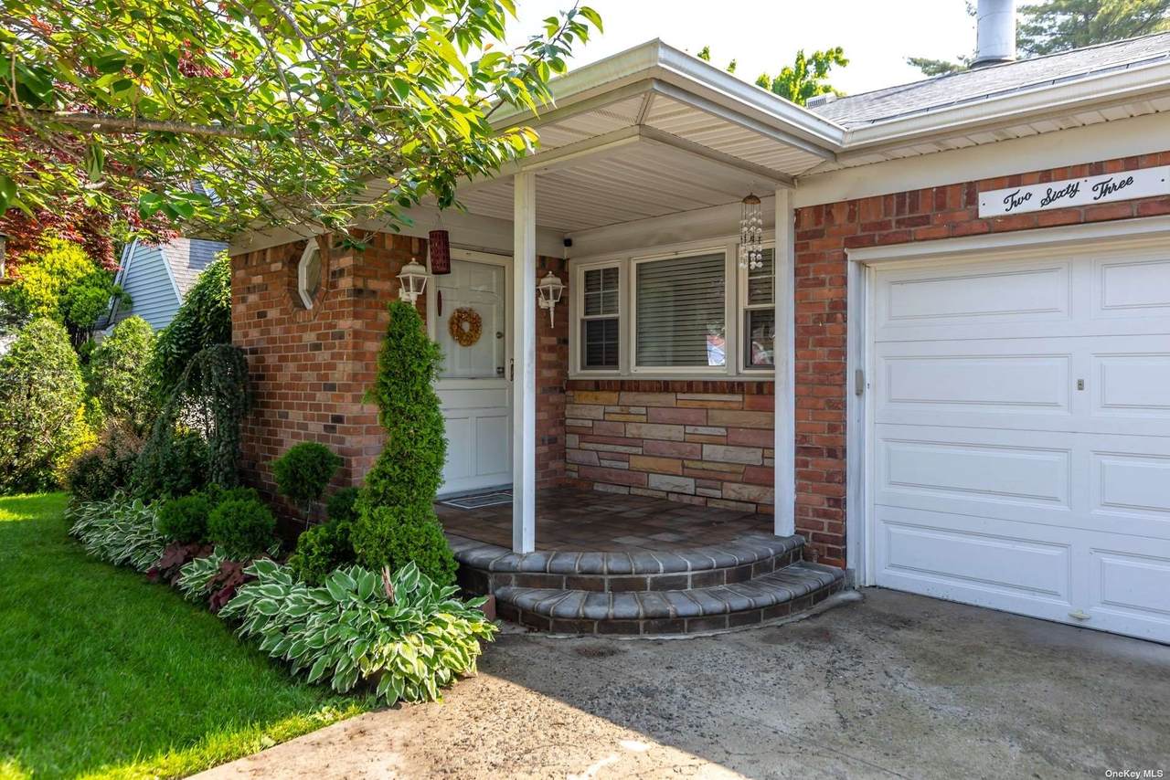 263 Nassau Boulevard - Photo 1