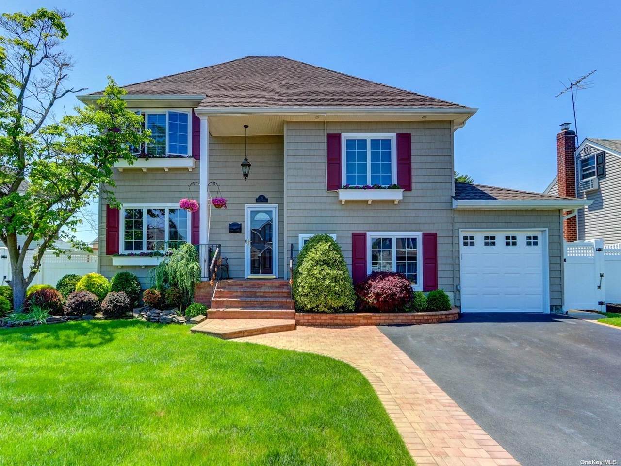 15 Webster Avenue - Photo 1