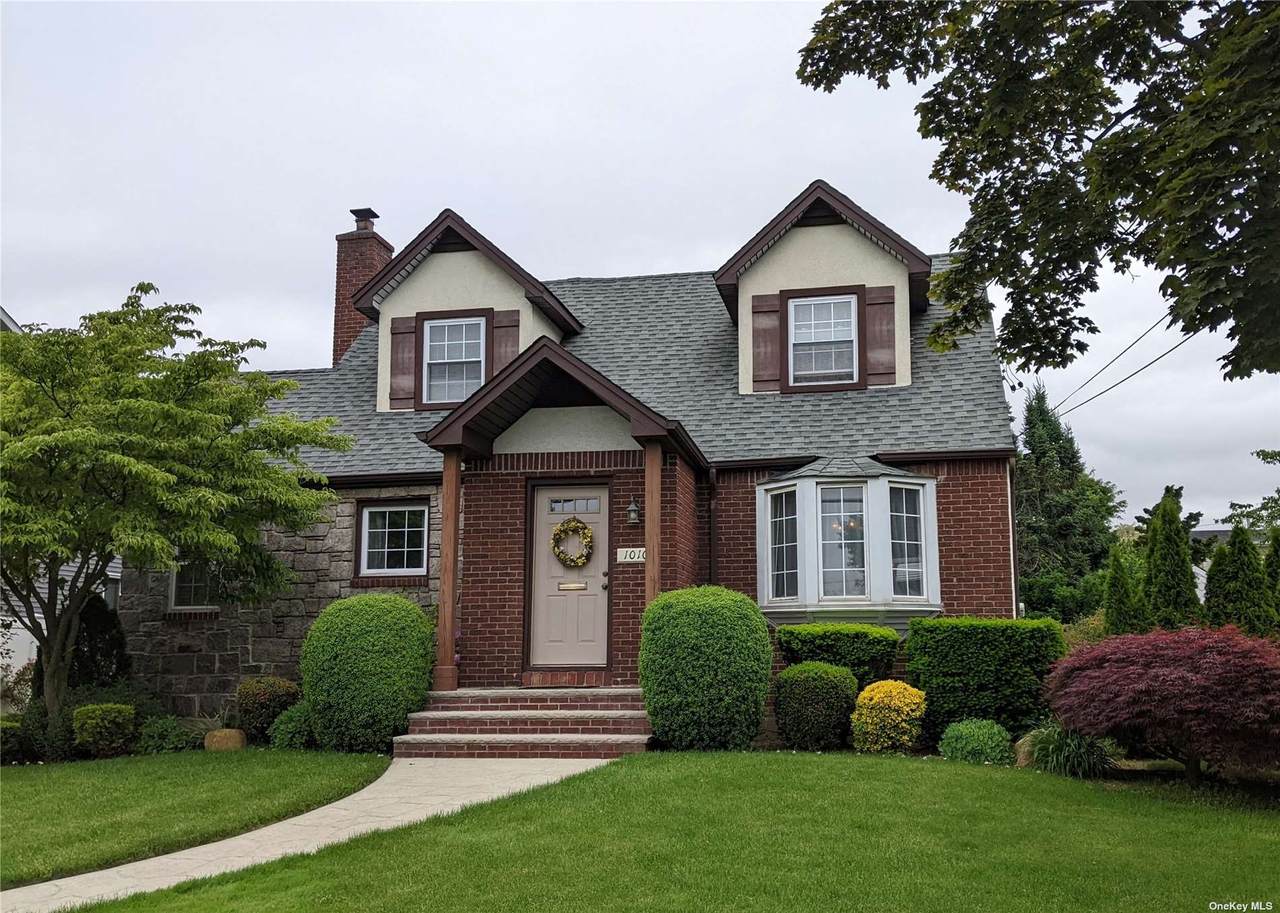 1010 Van Buren Avenue - Photo 1