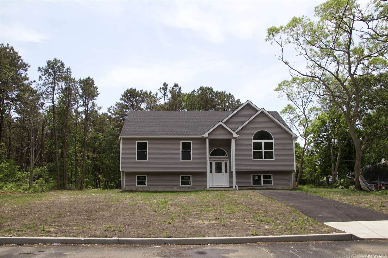 576 Louise Avenue - Photo 1