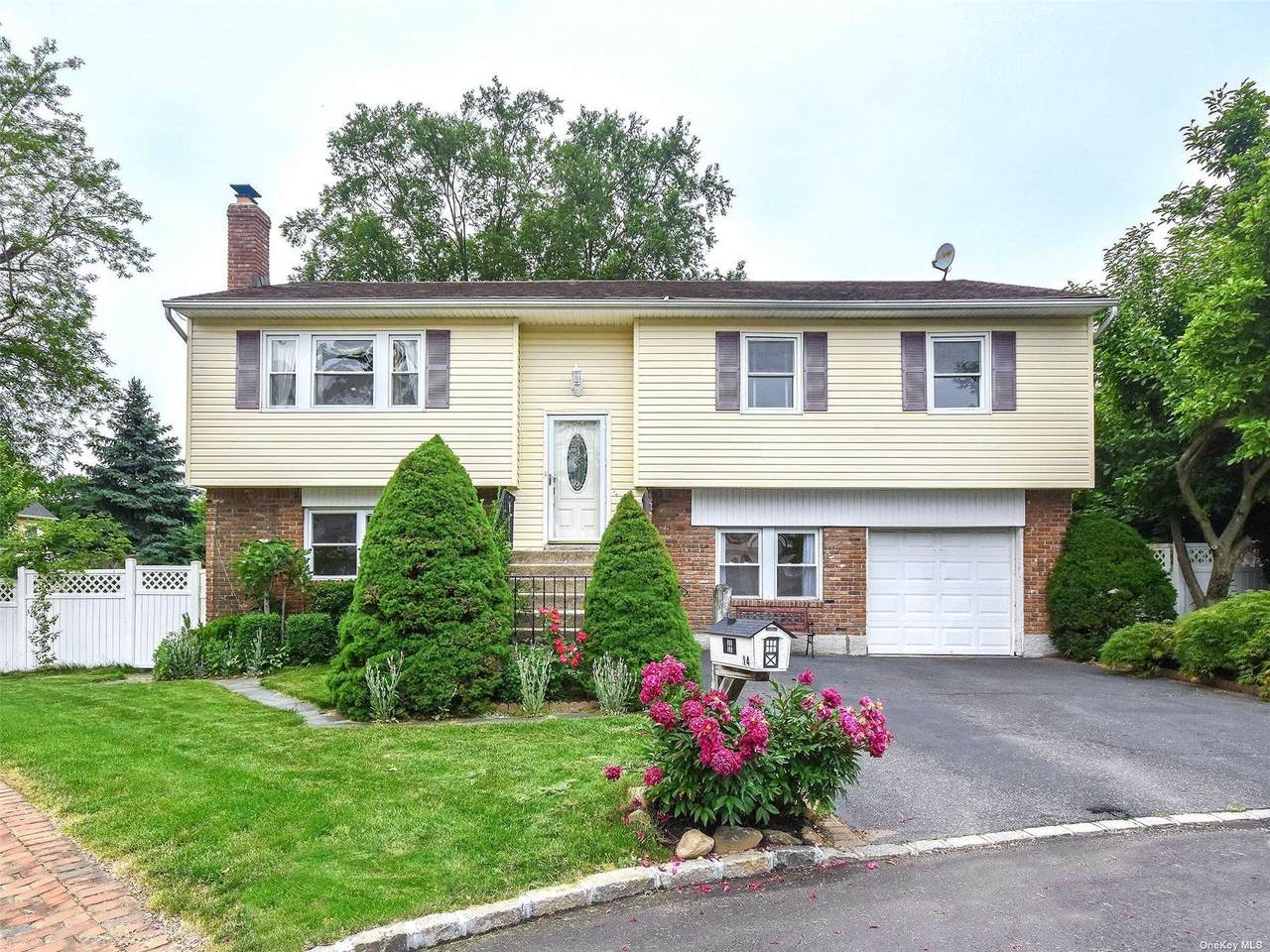 14 Dartmouth Drive - Photo 1