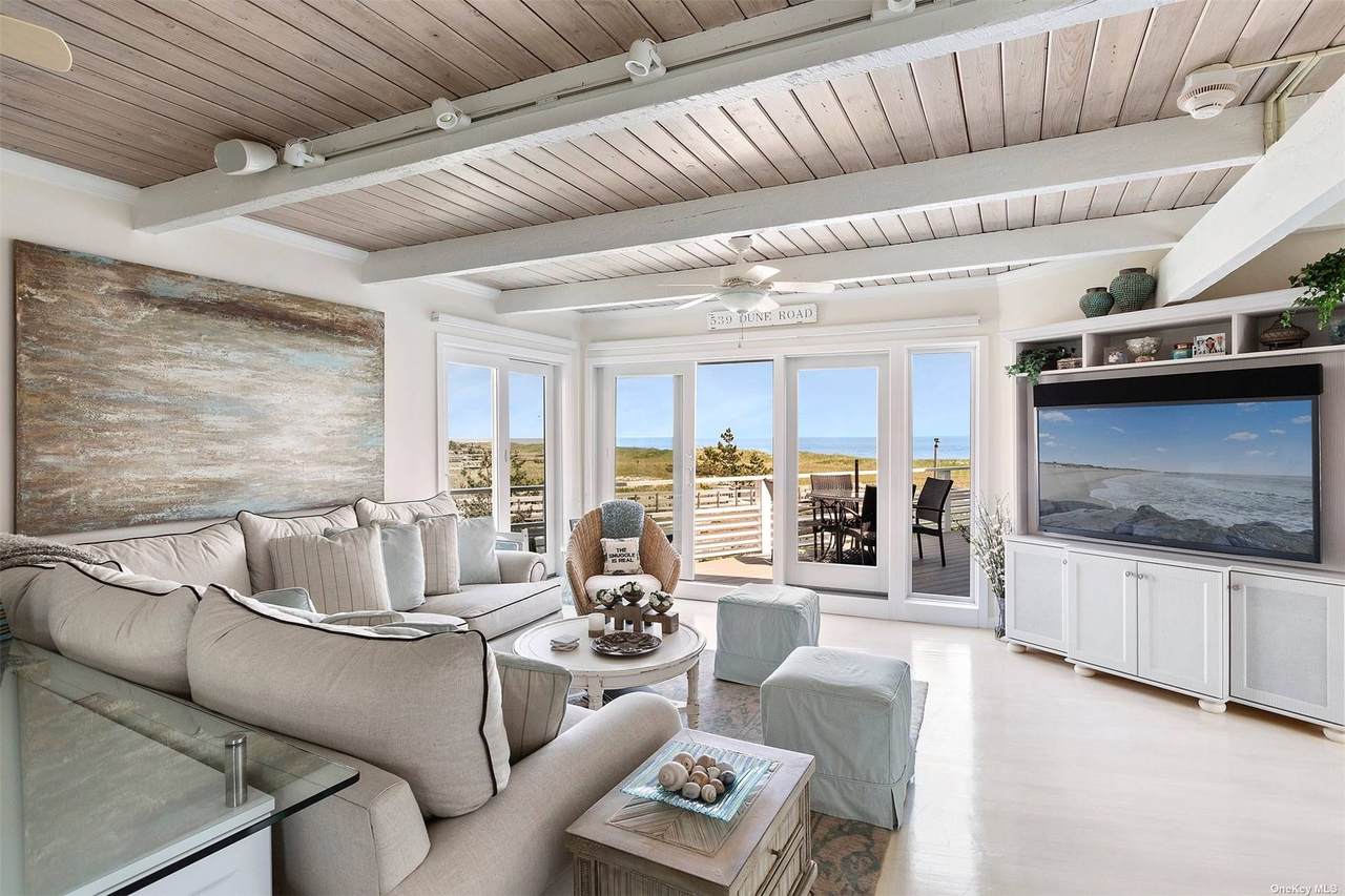 539 Dune Road - Photo 1