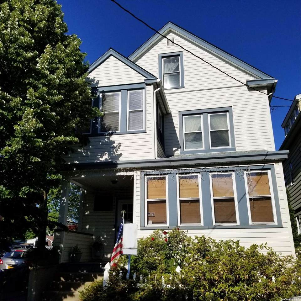1235 120 Street - Photo 1