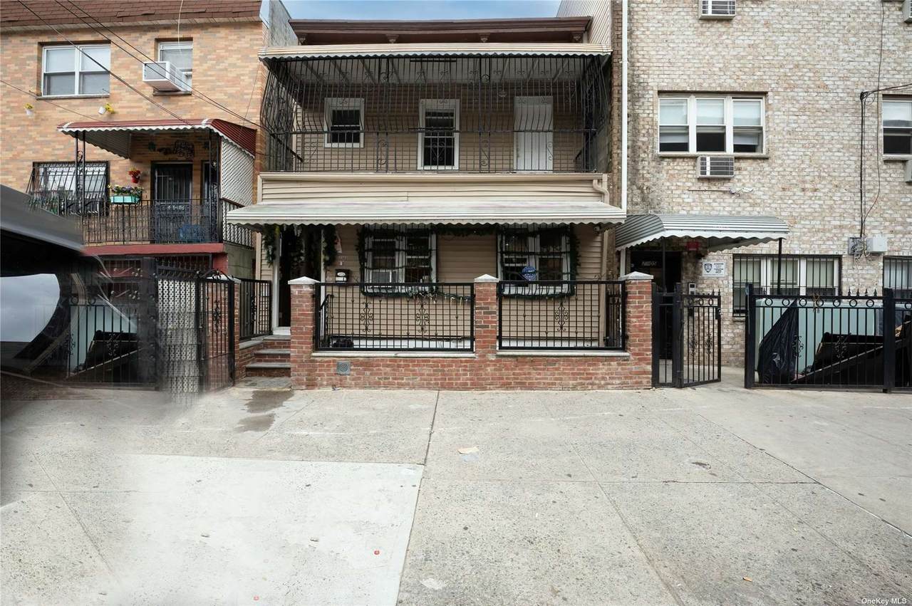 2303 Crotona Avenue - Photo 1