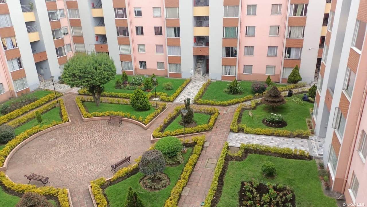77-27 Calle 52 A Bis - Photo 1