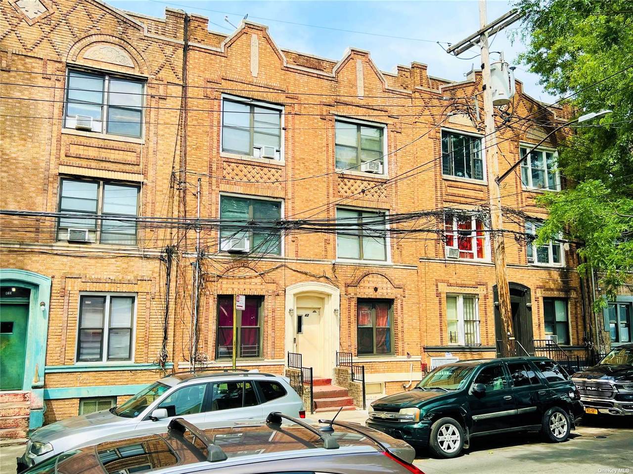 42 Lincoln Avenue - Photo 1