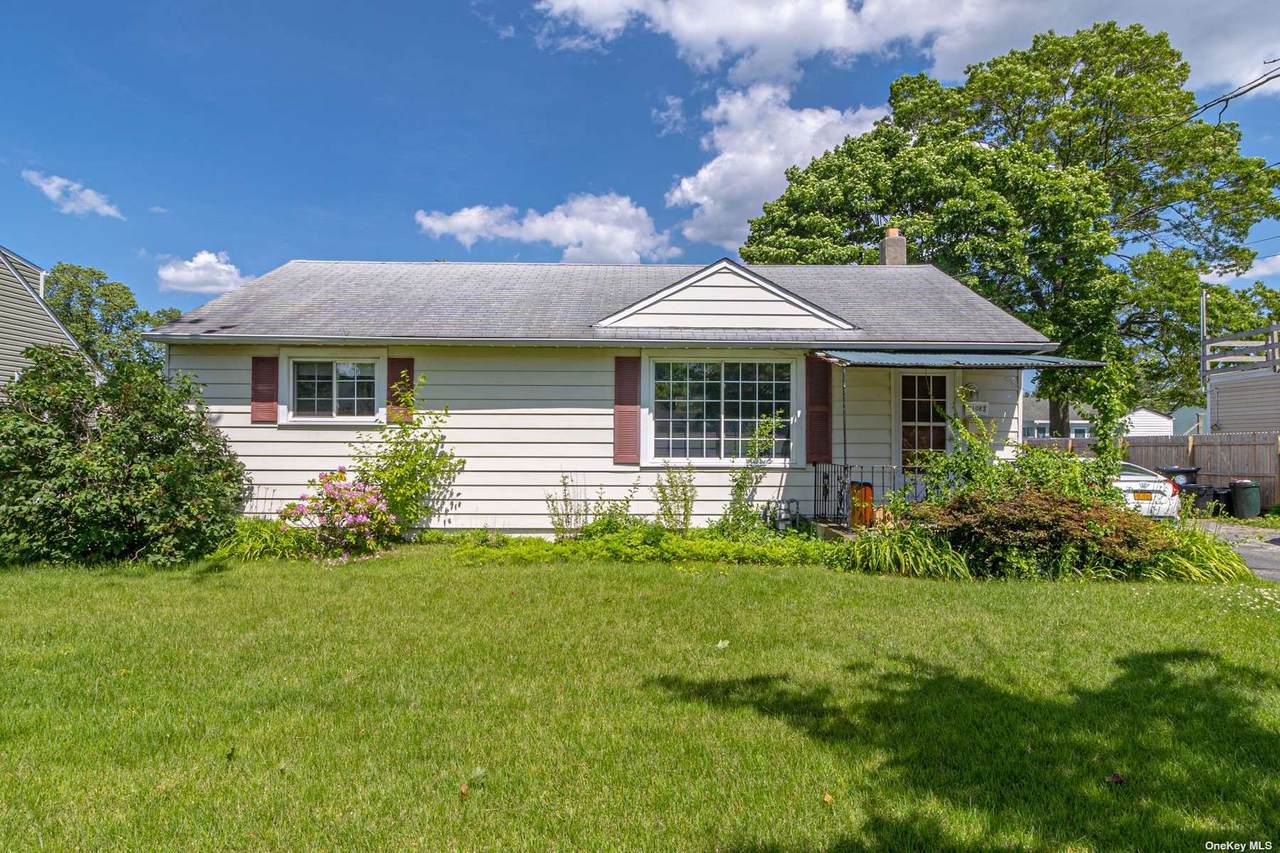 1083 Manor Lane - Photo 1