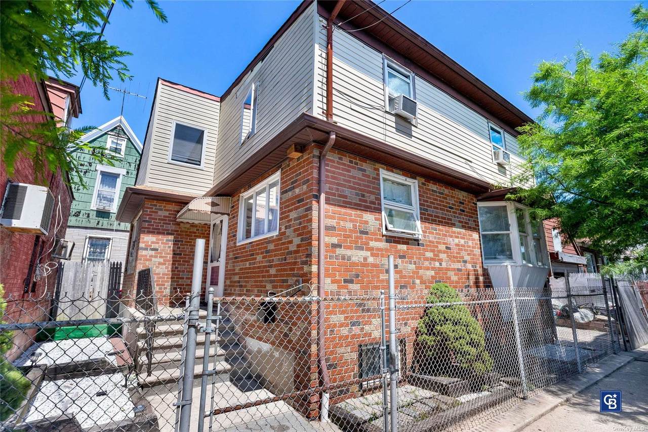 9102 Avenue L - Photo 1