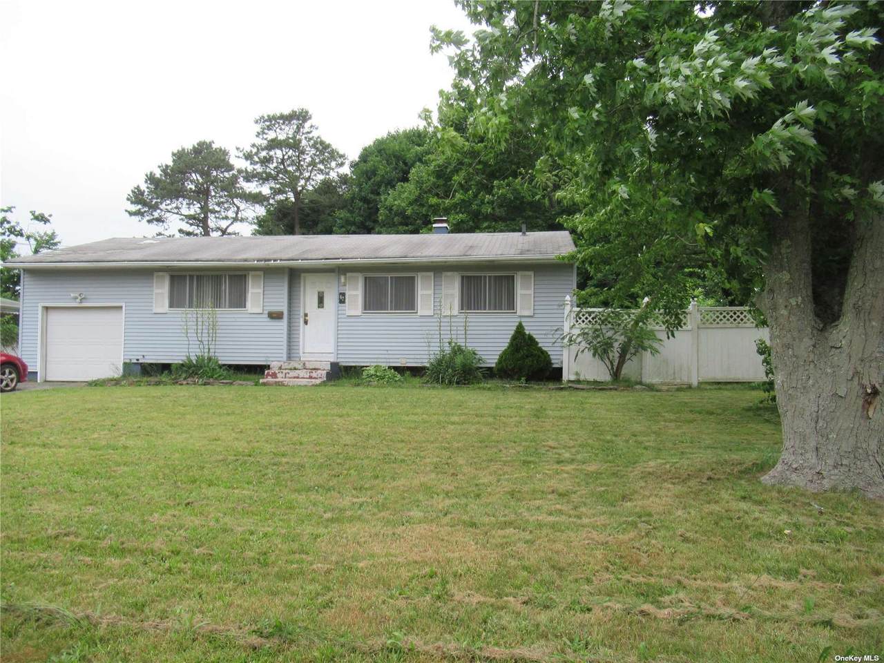 62 Lloyd Drive - Photo 1