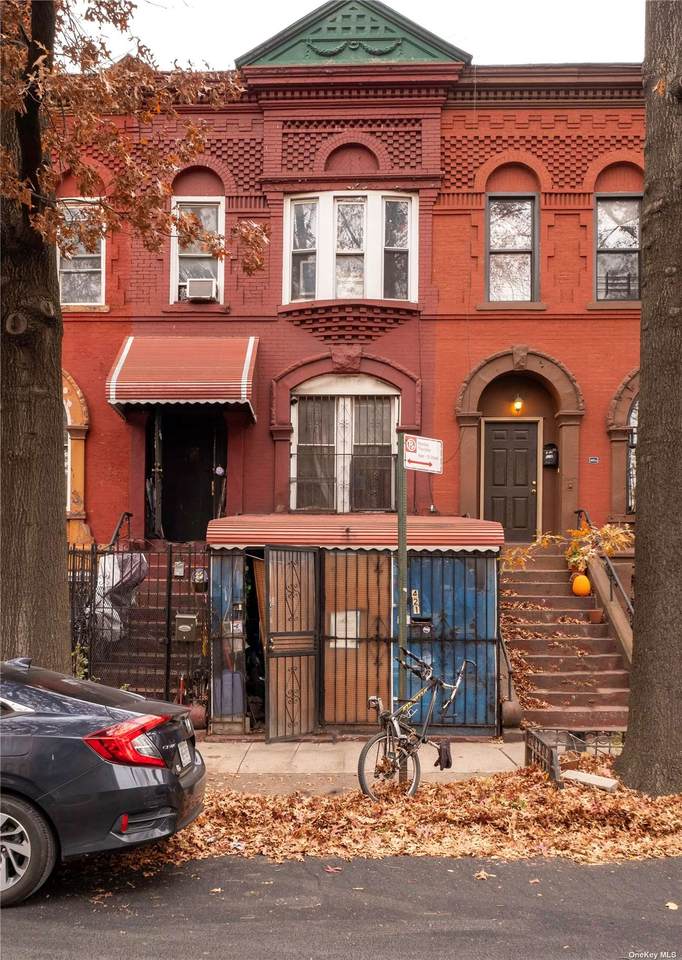 421 Halsey Street - Photo 1