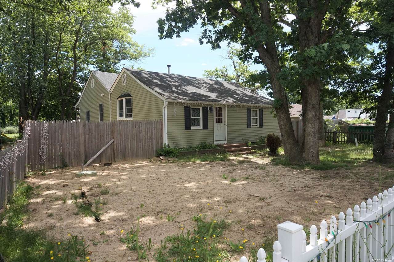 69 Commack Road - Photo 1