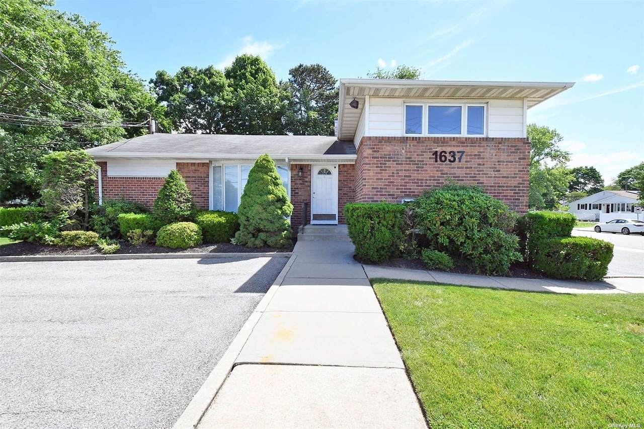 1637 Deer Park Avenue - Photo 1