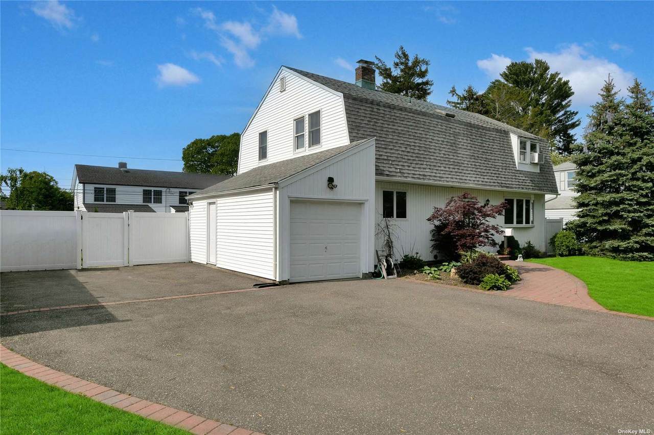 617 Westbury Avenue - Photo 1