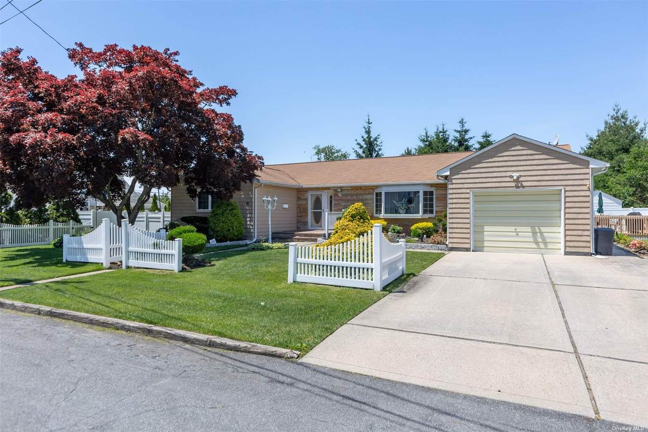 49 Laurel Road - Photo 1