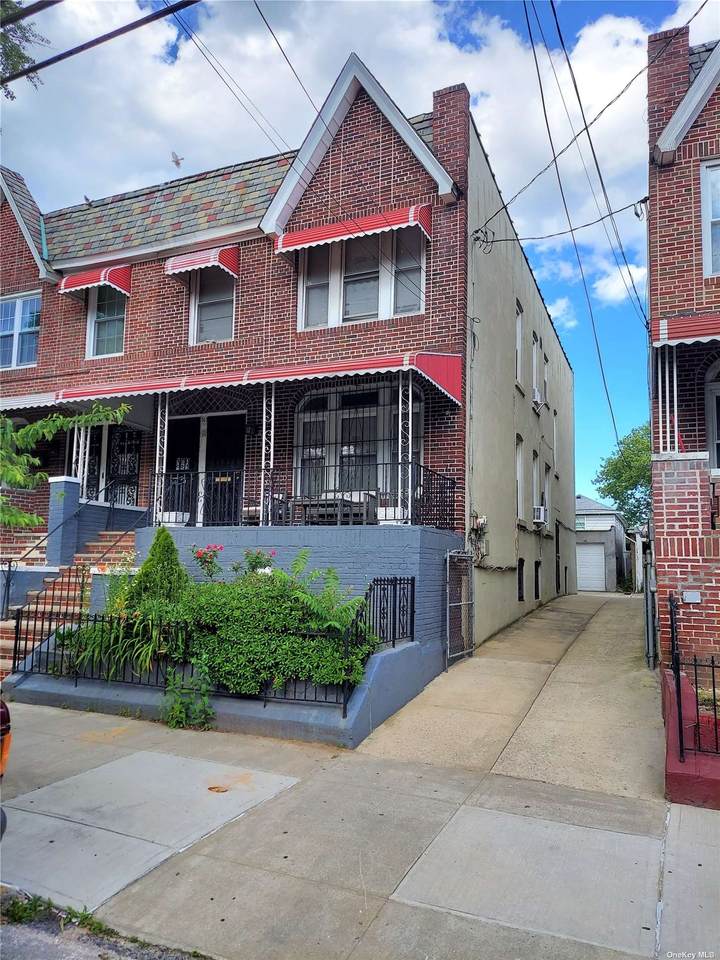 767 46 Street - Photo 1