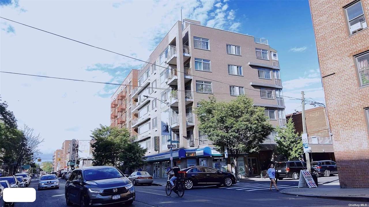 81-06 Baxter Avenue - Photo 1