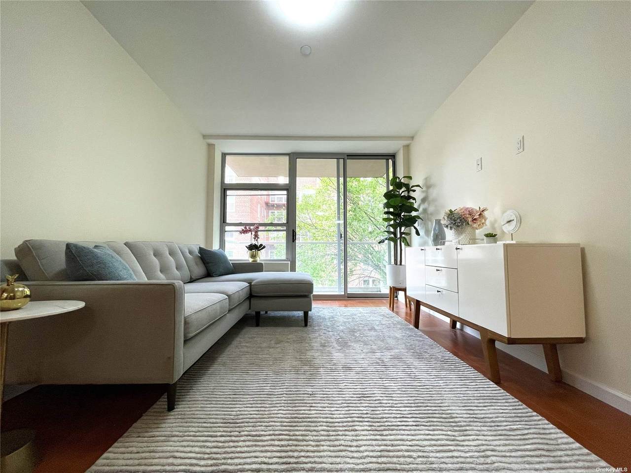 144-69 Barclay Avenue - Photo 1