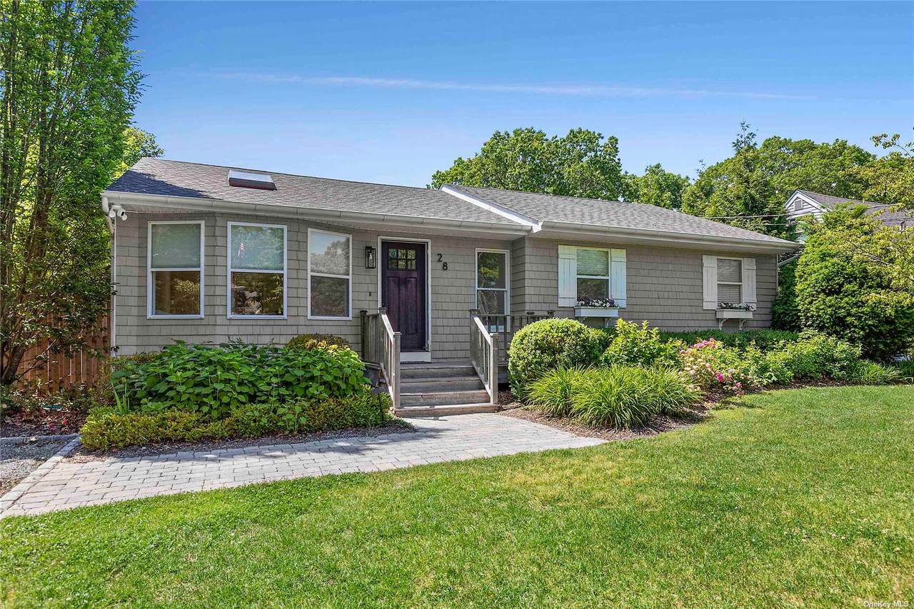 28 Surrey Drive - Photo 1