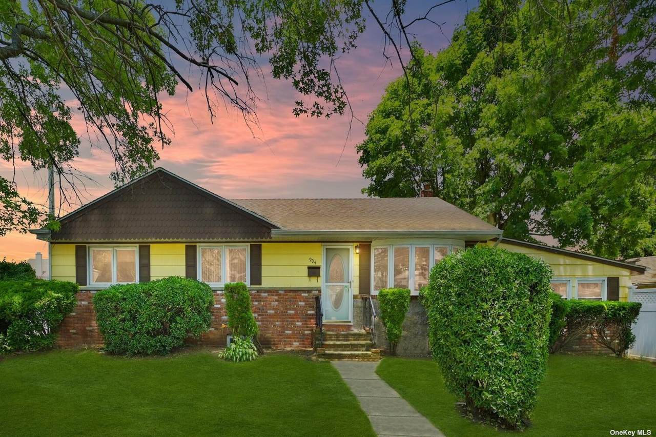 904 Maloon Avenue - Photo 1
