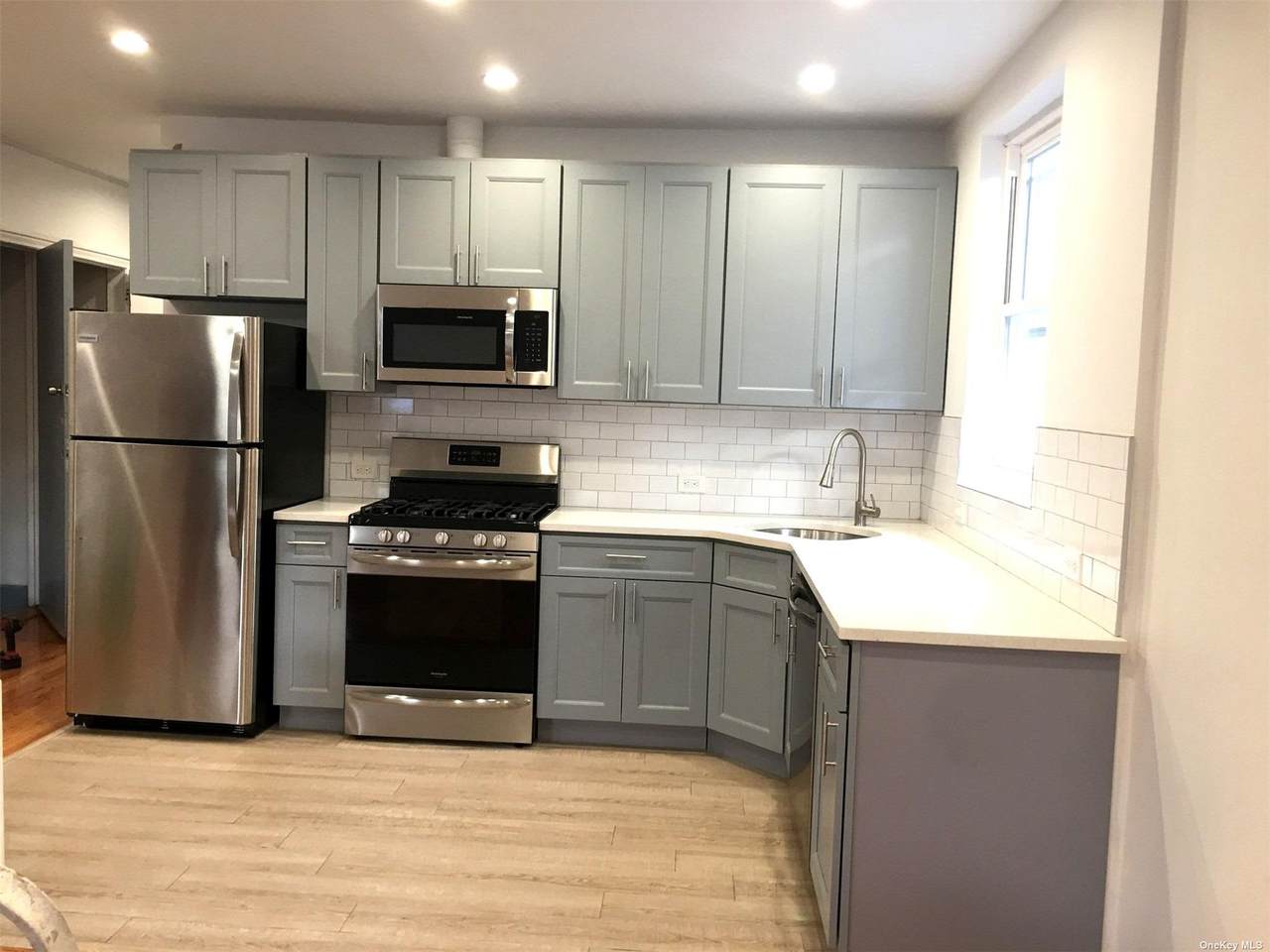 1040 Stratford Avenue - Photo 1