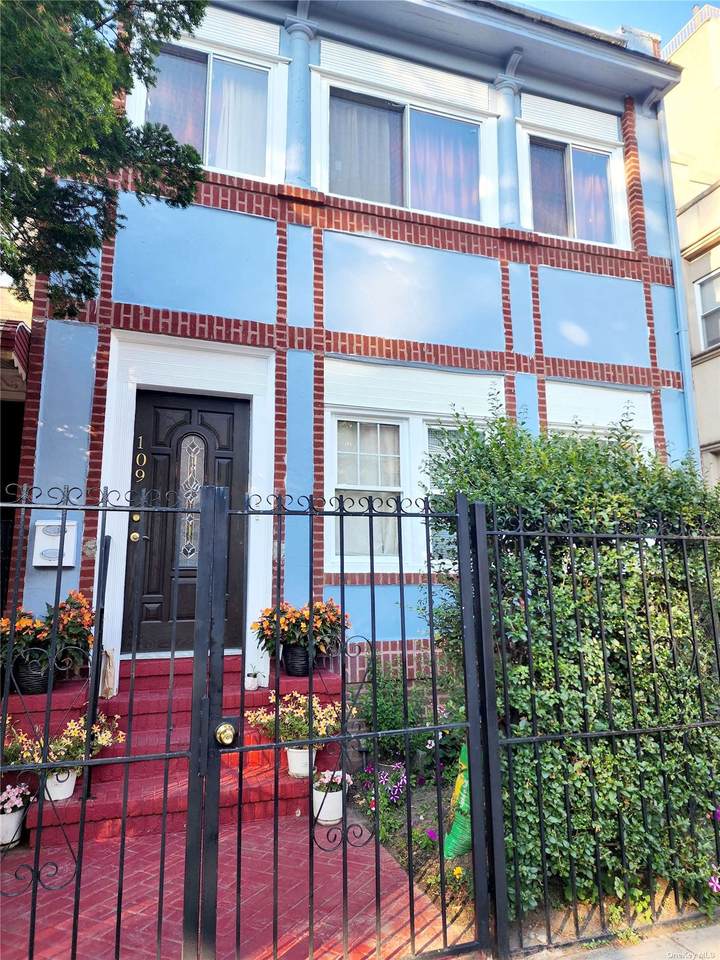 109 Kenilworth Place - Photo 1