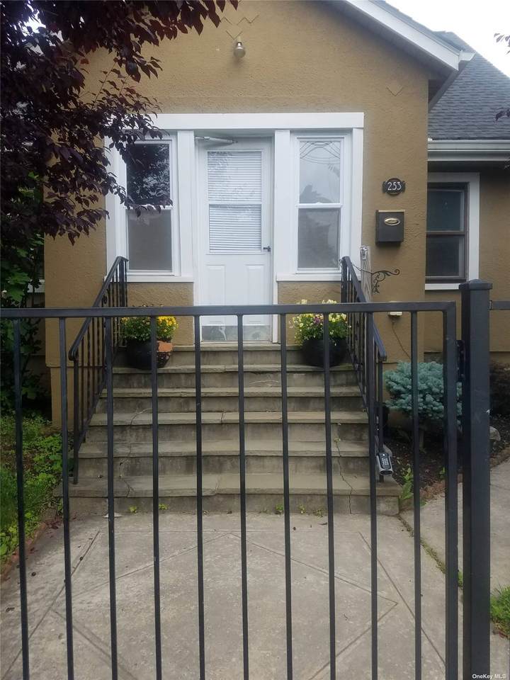 253 Waverly Ave - Photo 1