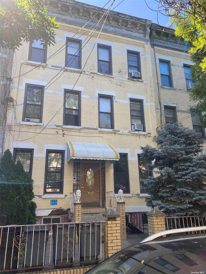 17-28 Greene Avenue - Photo 1