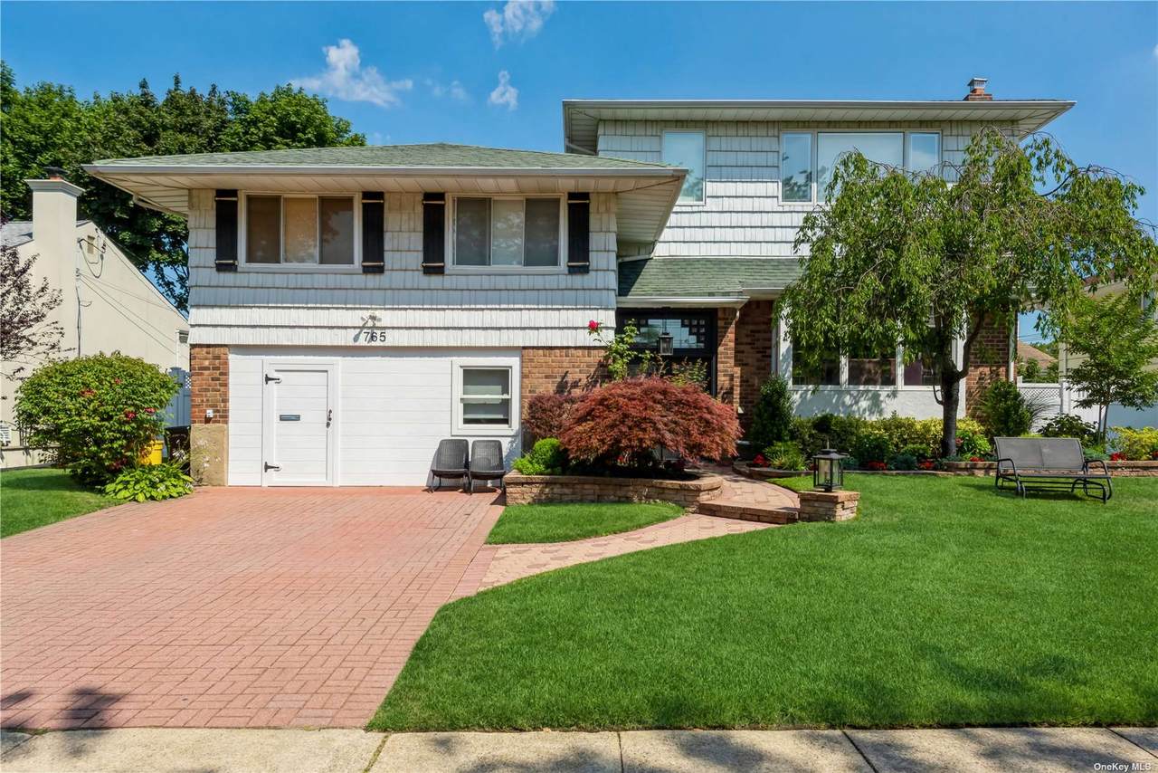 765 Hillcrest Place - Photo 1