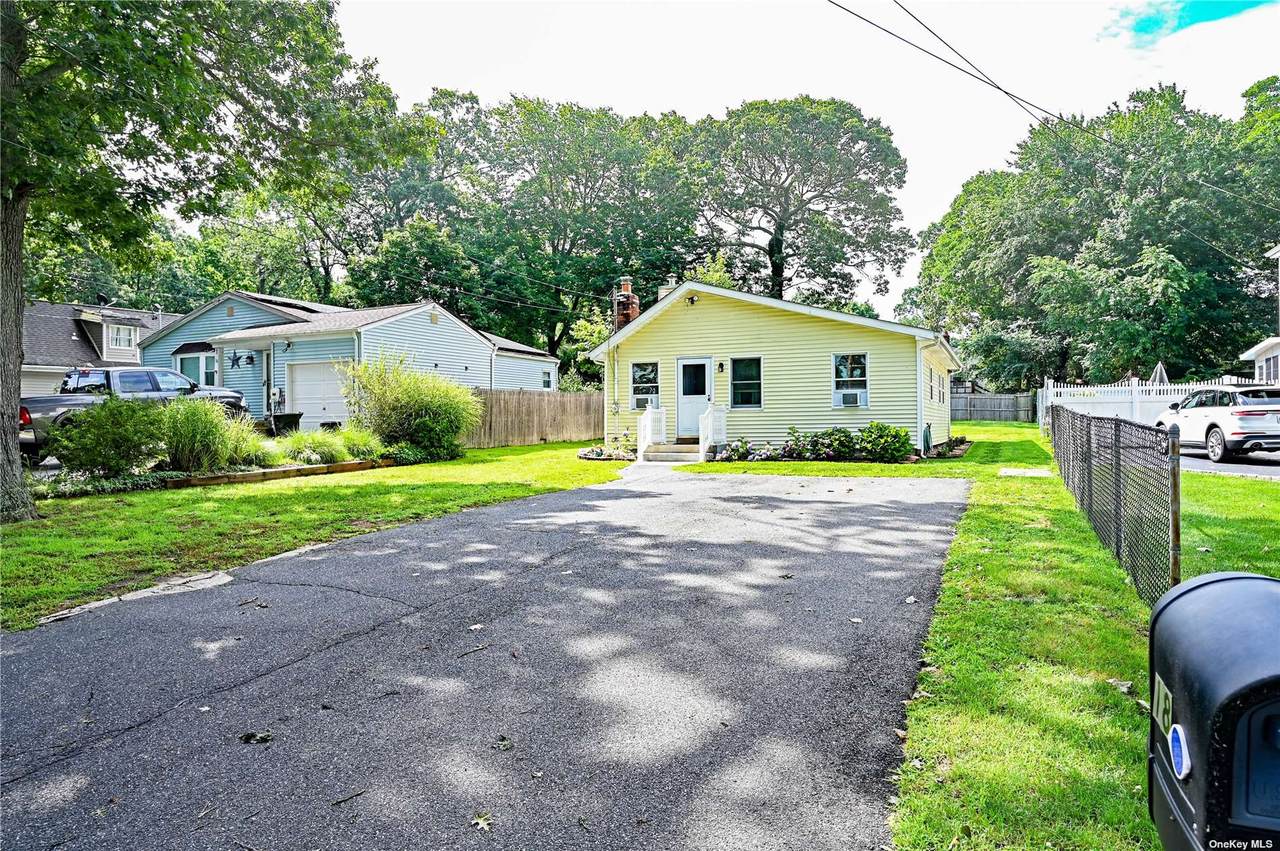 18 Cedarhurst Avenue - Photo 1