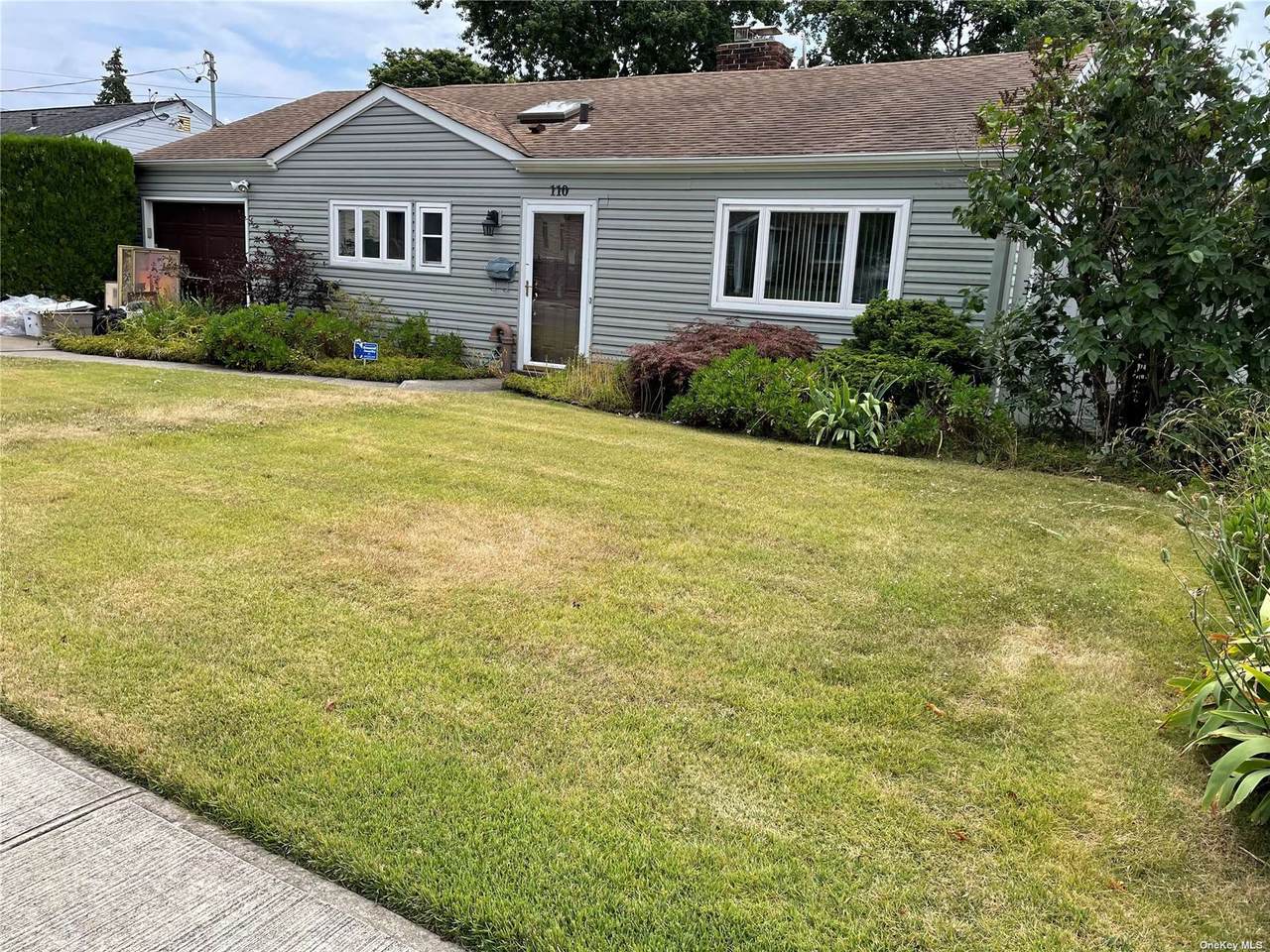 110 Hampton Way - Photo 1