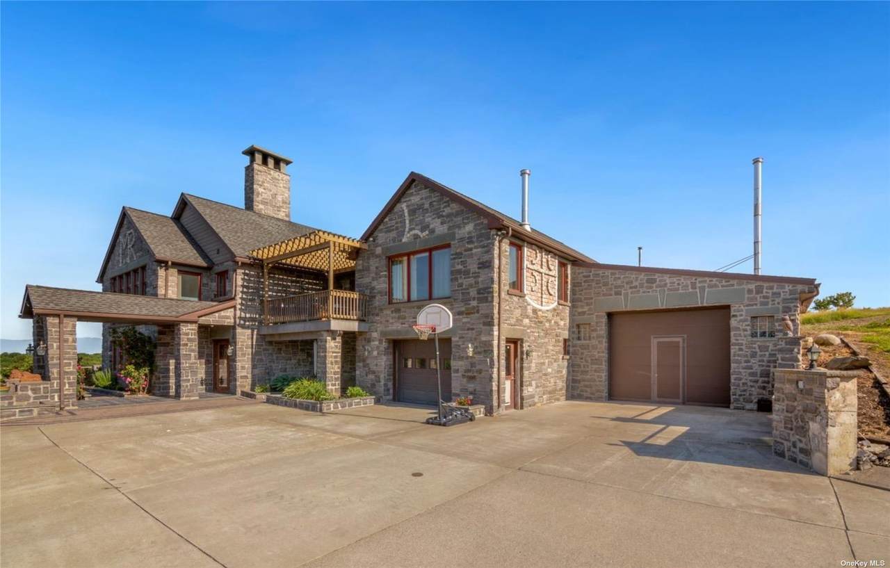 453 Snyderville Road - Photo 1