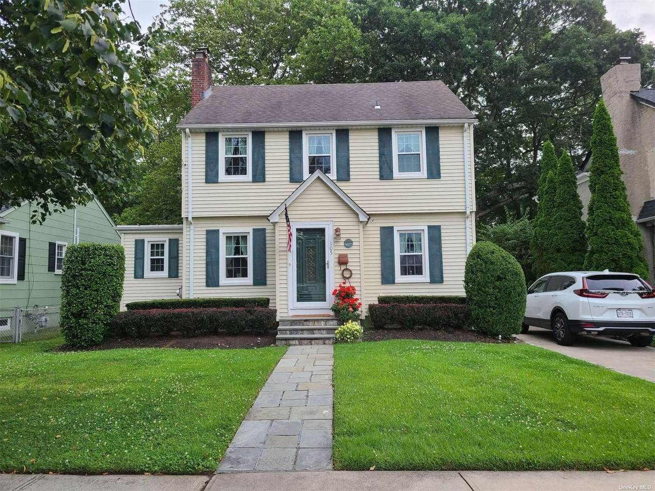 105 Cadman Avenue - Photo 1