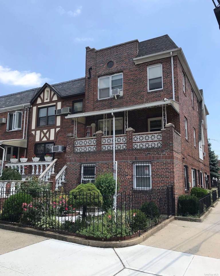 32-21 Crescent Street - Photo 1