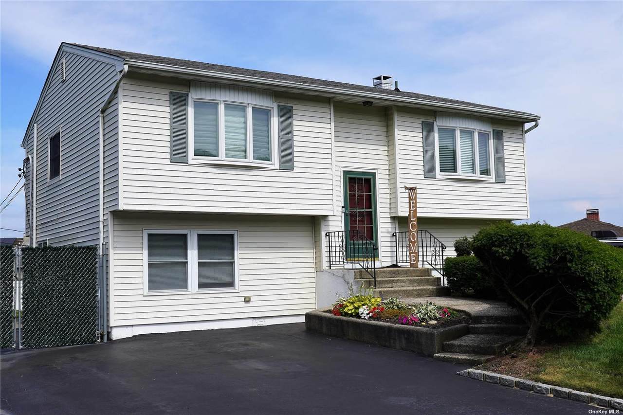 129 Blue Point Road - Photo 1