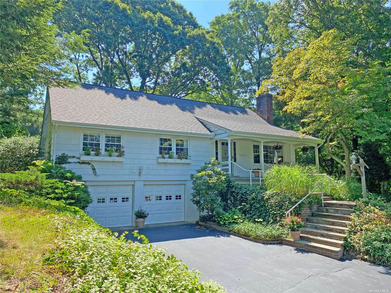 10 Bay Drive West - Photo 1